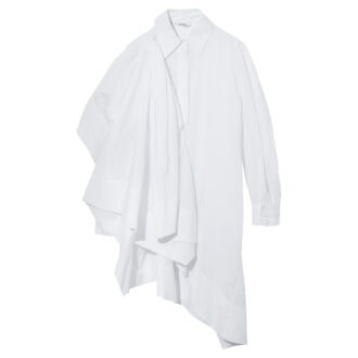 ドレスシャツ￥660,000（ジバンシィ by サラ・バートン／ジバンシィ ジャパン）