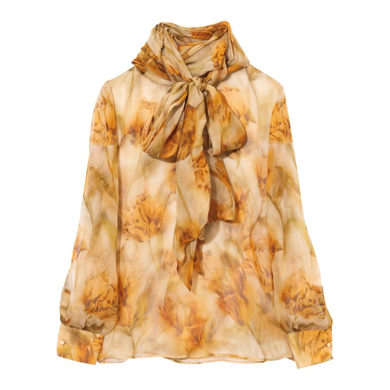 ボウブラウス¥500,500（サンローラン バイ アンソニー・ヴァカレロ／サンローラン クライアントサービス）