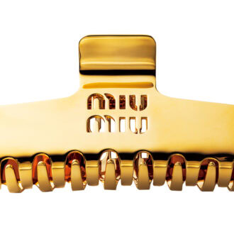 ヘアクリップ￥85,800※予定価格（ミュウミュウ／ミュウミュウ クライアントサービス）