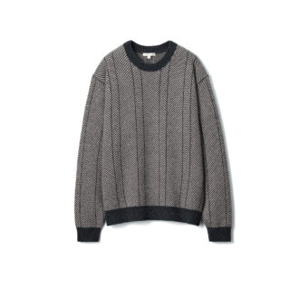 ラムクルーネックセーター　4,990円