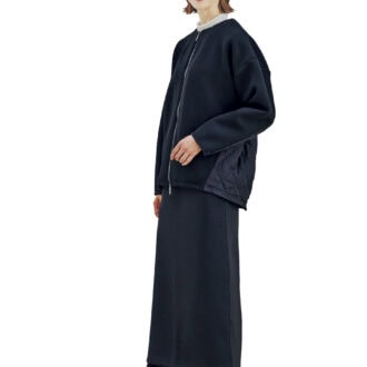 ジャケット¥2,420、スカート¥1,639（すべてシーズン リーズン バイ リン アンド レッド／しまむら）　中に着たカットソー、タイツ、靴（しまむら参考商品）