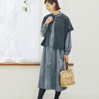 ポンチョベスト¥1,969、ワンピース¥2,420、バッグ¥1,969（ともにシーズン リーズン バイ リン アンド レッド／しまむら）　タイツ、靴（しまむら参考商品）