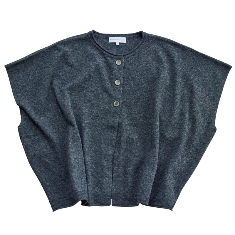 ナチュラル派 STY 佐藤かなさんが選ぶのは…ニットポンチョベスト