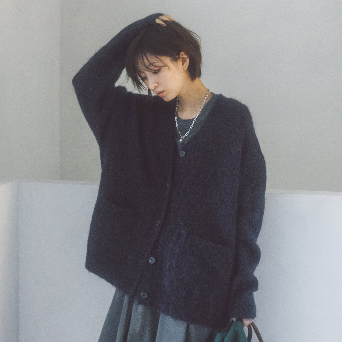 【ヘビロテ確定】羽織りにもOK！今すぐ欲しい「大人向け厚手ニットカーディガン」