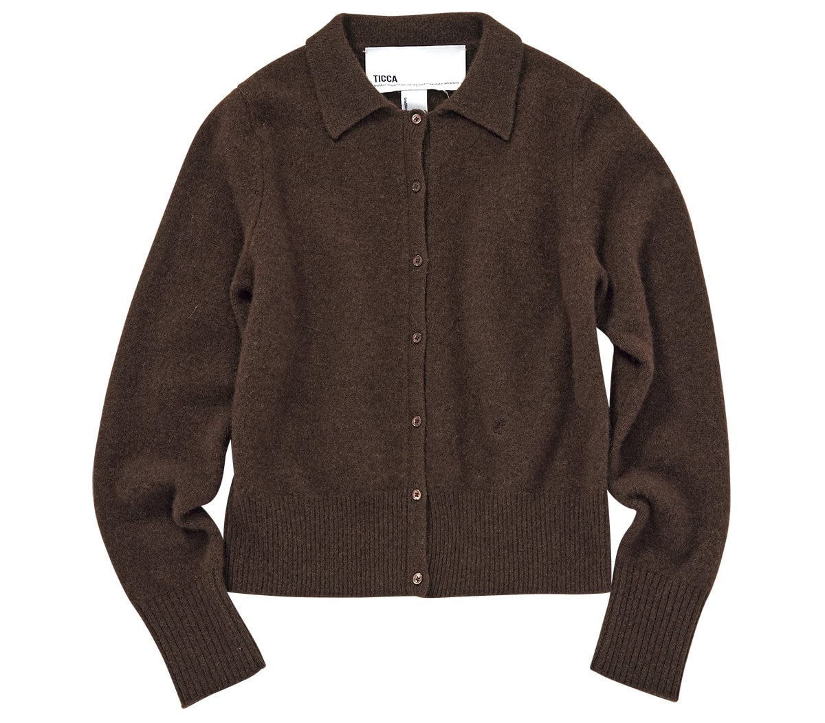 コンパクトなフォルムでバランスが取りやすい。カーディガン￥39,600（ティッカ）