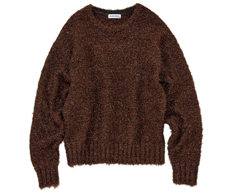 煌びやかなラメが心躍る気分に。ニット￥17,930（メゾンスペシャル／メゾンスペシャル 青山店）