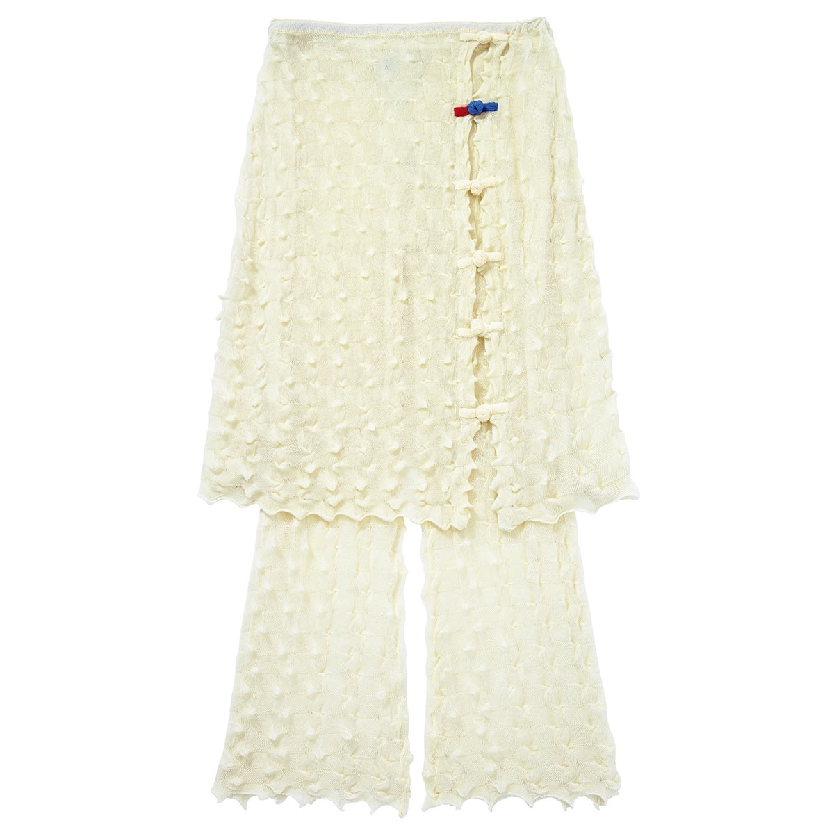 ポコポコとした表面感と柔らかな着心地で、シンプルトップスを合わせるだけで決まる。レイヤードパンツ￥74,800（ヤンヤン／シティショップ）