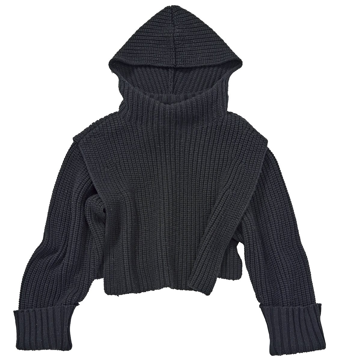 短丈カーディガンとフーディベストのセット。レイヤードニット￥39,600（エフシーイー®／エフシーイーフラッグシップストア）