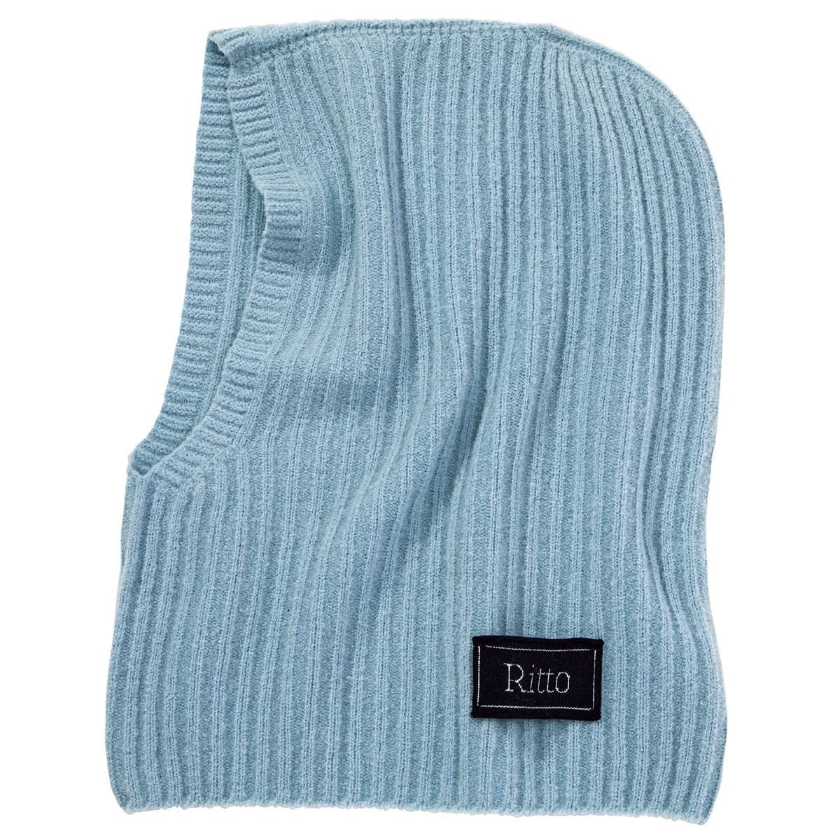 優しい肌触りと顔周りを包み込むようなホールド感があたたかくうっとり。爽やかなブルーはシックなコーデにもなじむ。フードスヌード￥7,700（リット／ピモンテ）