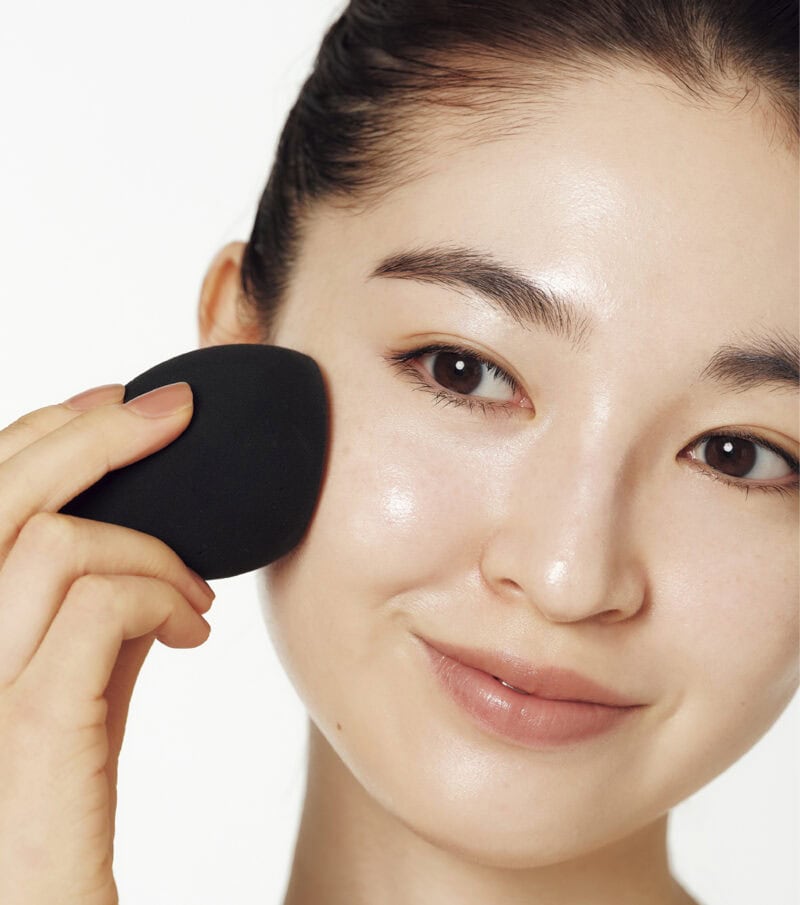 【トーンアップ下地_2】スポンジでツヤを出す