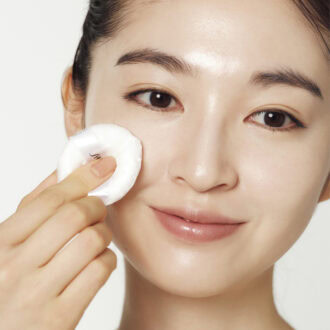 【肌フィルターパウダー_1】毛穴の目立つ頰にオン