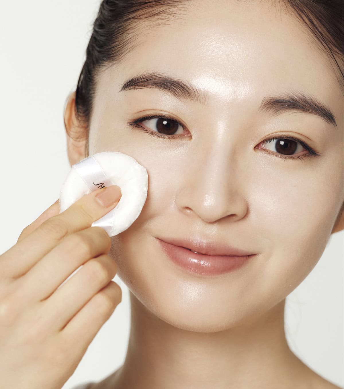 【肌フィルターパウダー_1】毛穴の目立つ頰にオン