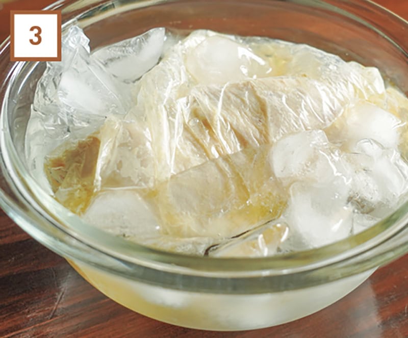 2を氷水に取り出し、粗熱をしっかり取る。