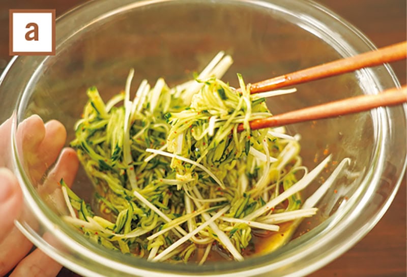 ボウルに水気を絞ったきゅうり、長ねぎ、 Aを入れてよく混ぜ合わせる