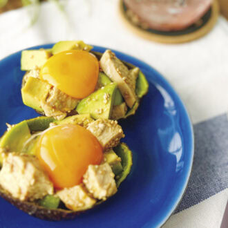 【鶏ハムポキ】ダイエット中も罪悪感なし！ヘルシーな鶏ハムと濃厚なアボカドが主役のレシピ