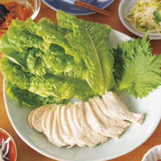 【鶏ハムのポッサム】コチュジャンを使った甘辛ダレが決め手！ヘルシー鶏ハムアレンジレシピ