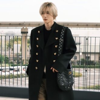 なにわ男子【道枝駿佑】＜空港でキャッチ＞ヴァレンティノの最新ルックとアクセサリーをまとい、パリへ出国