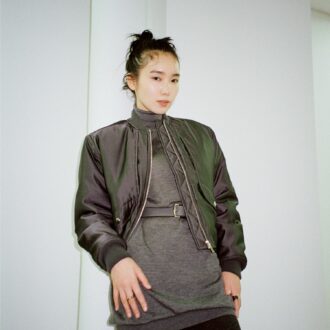 エルメスのシックなワントーンを【飯豊まりえ】がハンサムに纏う