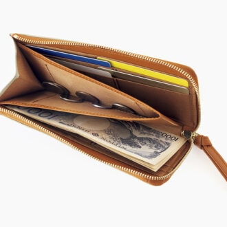 L字ファスナーで中身が見やすい