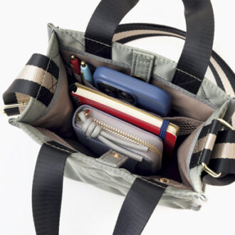 2つのポケットで仕分けできる