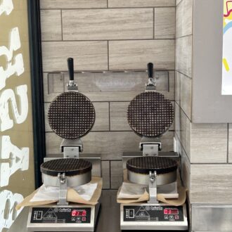 店内にワッフルメーカー！