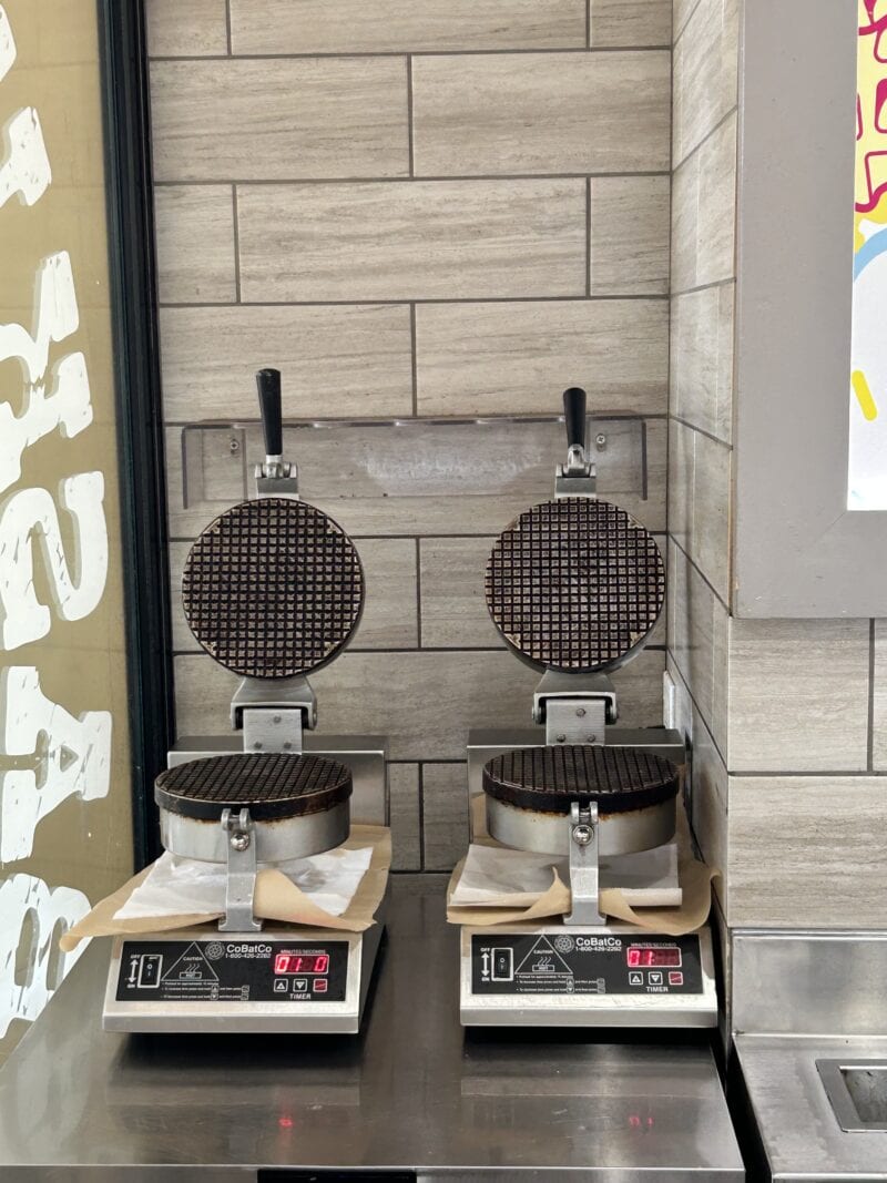 店内にワッフルメーカー！