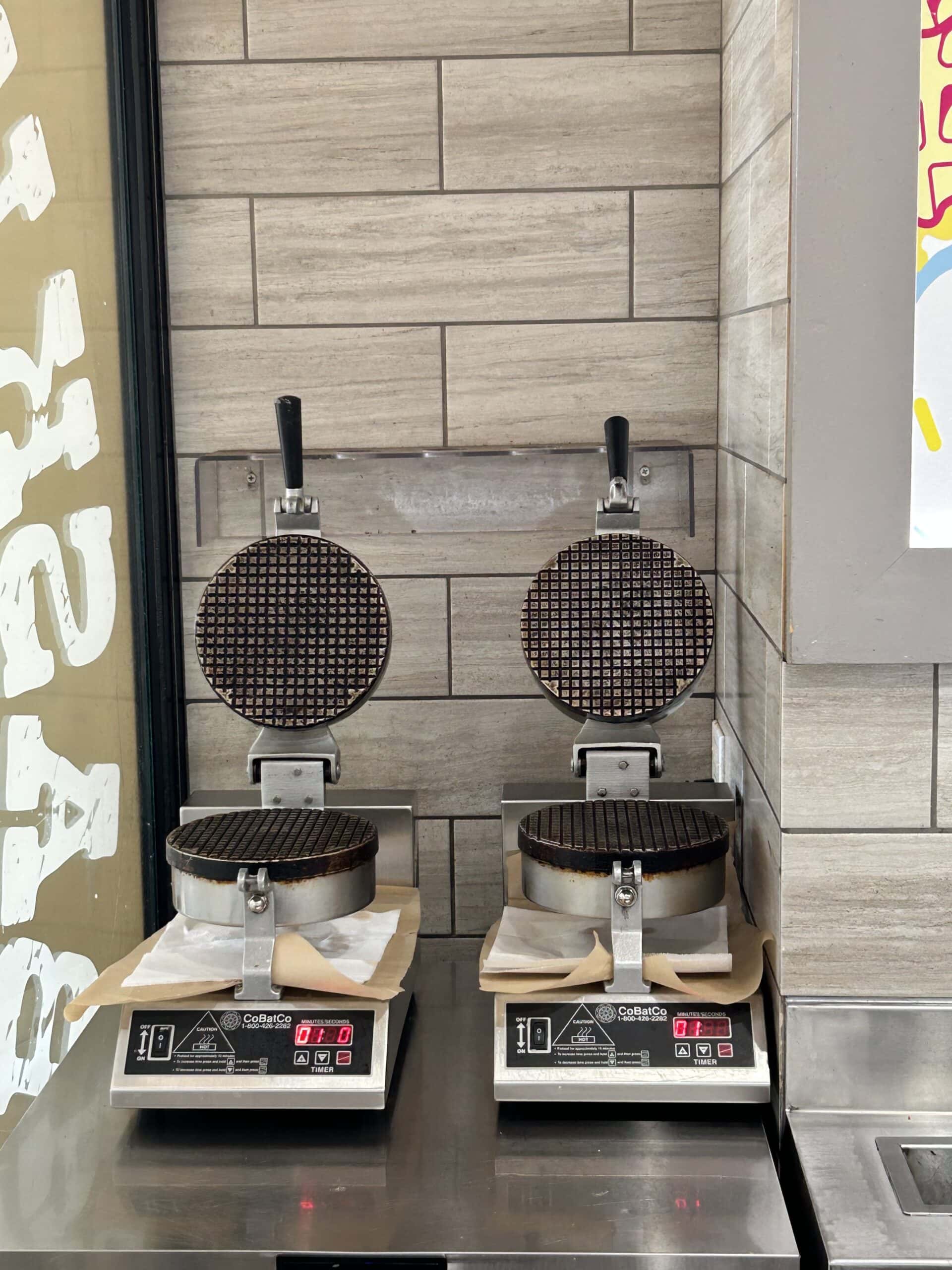 店内にワッフルメーカー！