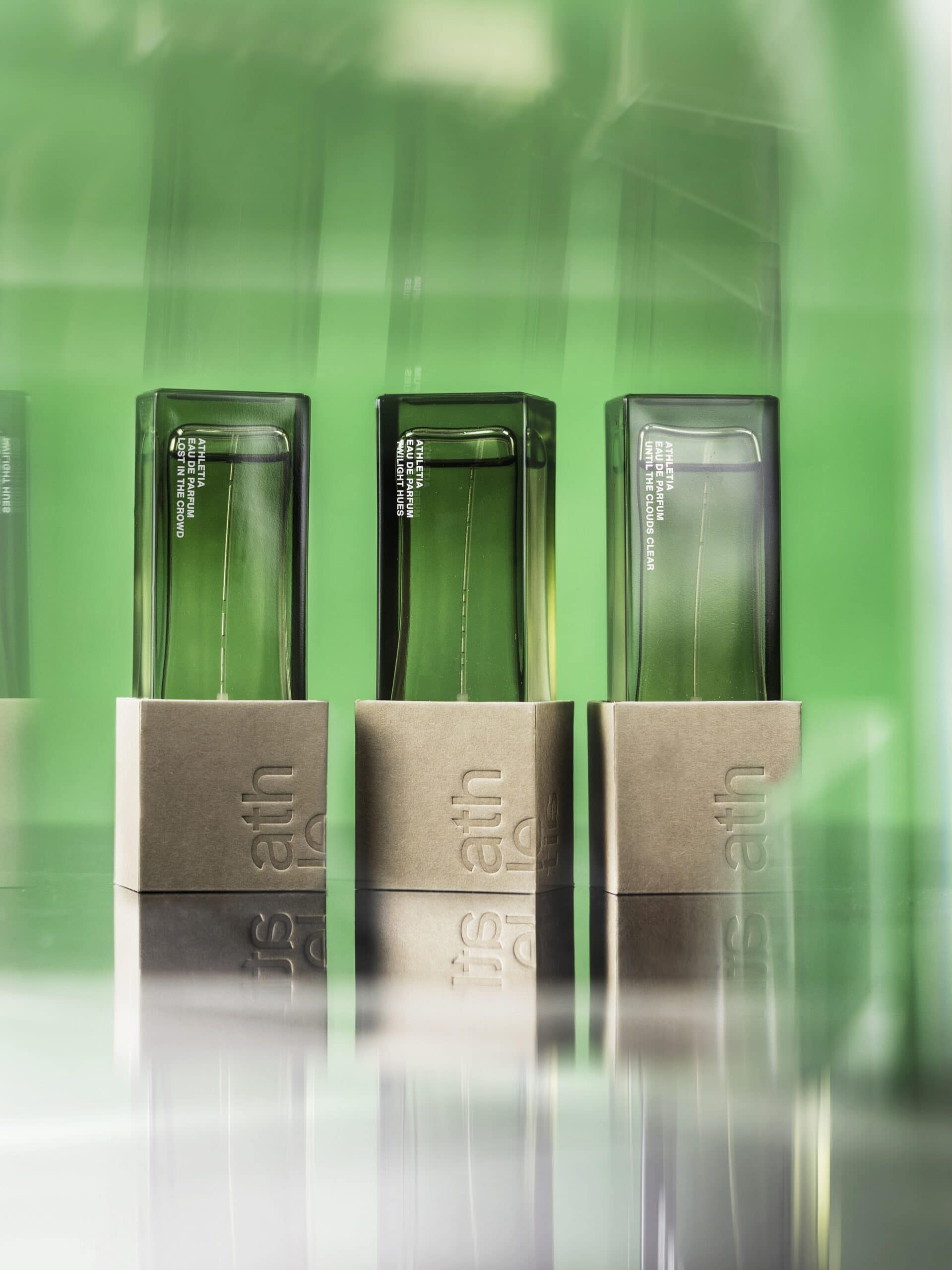 オードパルファン（左から）ロストインザクラウド、トワイライトヒューズ、アンティルザクラウズクリア 各￥16,500 各47mL（すべてアスレティア）