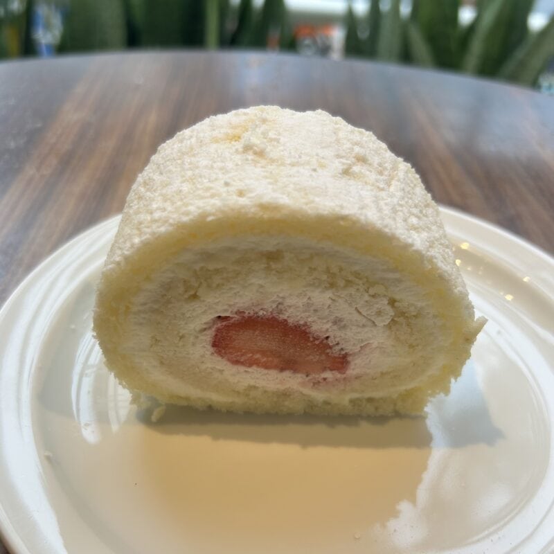 ストロベリーロールケーキ