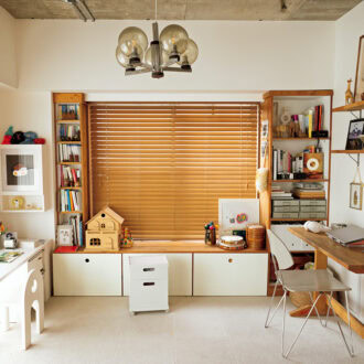 キッズスペースと大人のワークスペースが隣り合うようにレイアウト