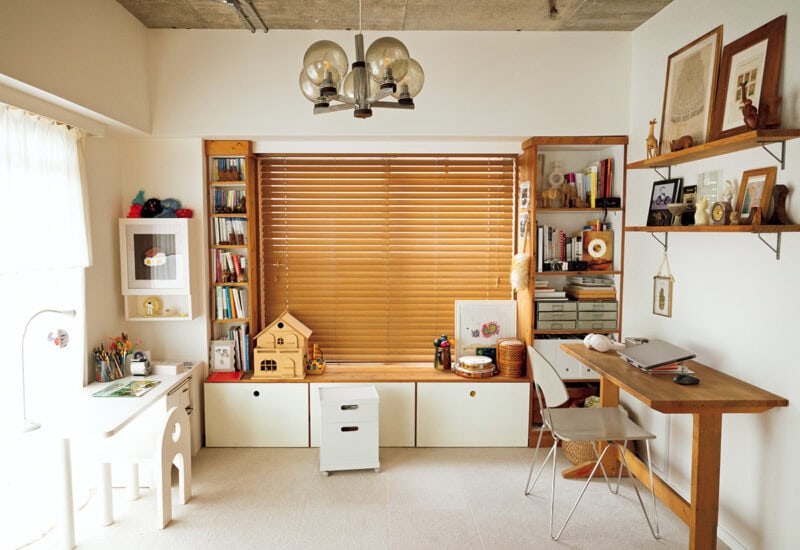 キッズスペースと大人のワークスペースが隣り合うようにレイアウト