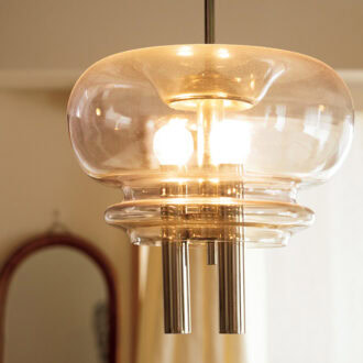 セローテ アンティークスの照明は、ガラスの質感が素敵