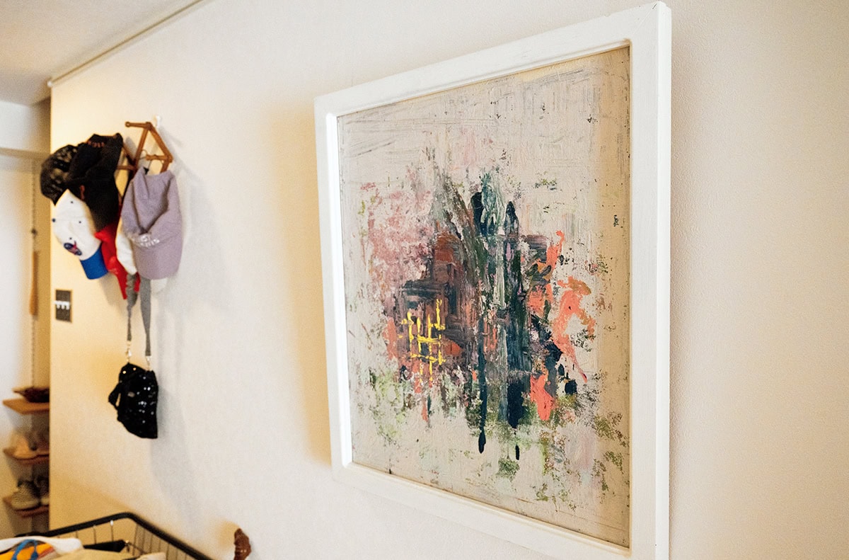 廊下に飾ってある絵は、家族３人で描いたもの