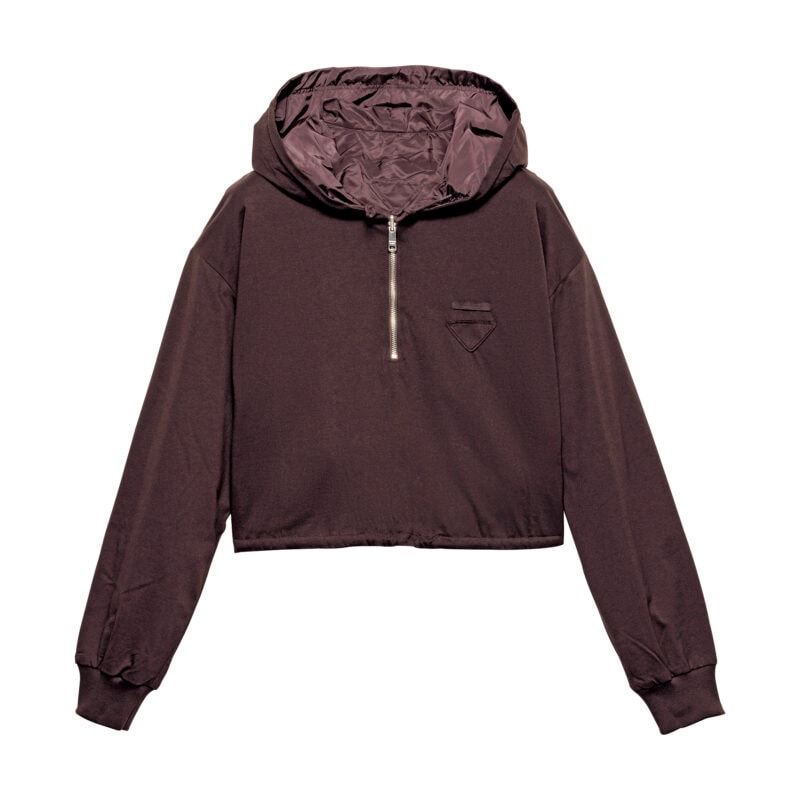 リバーシブルのボクシーフーディー。（プラダ／プラダ クライアントサービス）