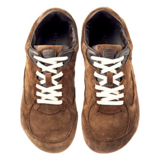 履き心地を追求した《オービット》。（ボッテガ ・ヴェネタ／ボッテガ ・ヴェネタ ジャパン）