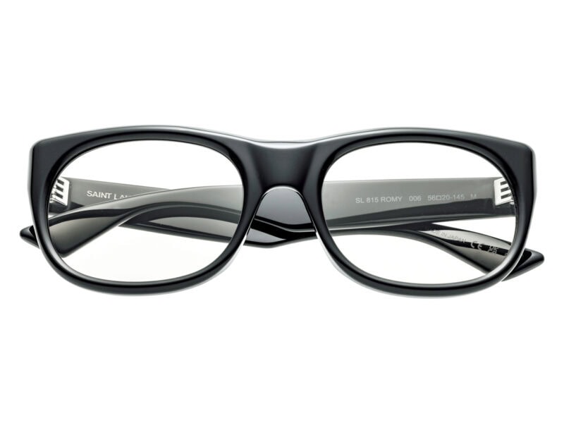 アイウエアにもサンローランらしい遊び心が。（サンローラン バイ アンソニー・ヴァカレロ／サンローラン クライアントサービス）