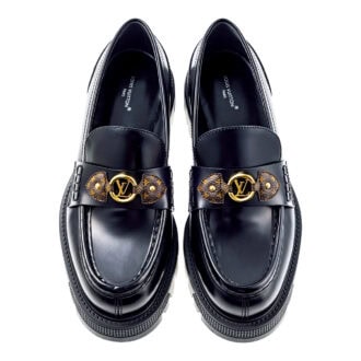 シックな《ディストリクト ローファー》。［H1.5］（ルイ･ヴィトン／ルイ･ヴィトン クライアントサービス）　