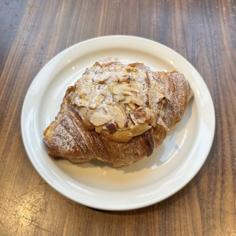 ストロベリーアーモンドクロワッサン