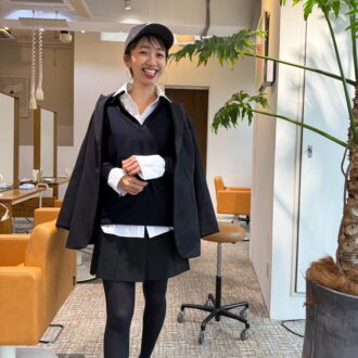 【30代スナップ】ユニクロの人気アイテムで作る！ ジャケットと白シャツでクリーンにまとめるのが高見えのコツ