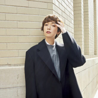 佐藤栞里が纏う投資してもいいコート3選【ジルサンダー、マックスマーラ、ルメール】冬の主役は長く愛せるものを選びたい