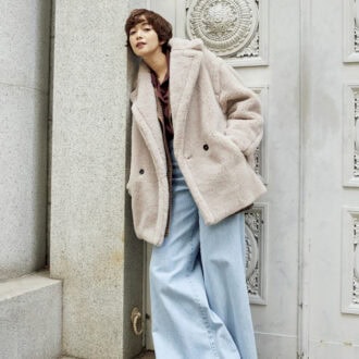 コート¥553,300、ジャケット¥265,100、シャツ¥127,600、パンツ¥104,500、シューズ¥127,600（すべてマックスマーラ／マックスマーラ ジャパン）