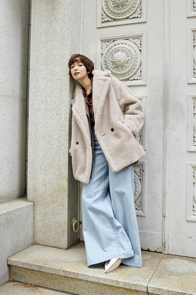 コート¥553,300、ジャケット¥265,100、シャツ¥127,600、パンツ¥104,500、シューズ¥127,600（すべてマックスマーラ／マックスマーラ ジャパン）