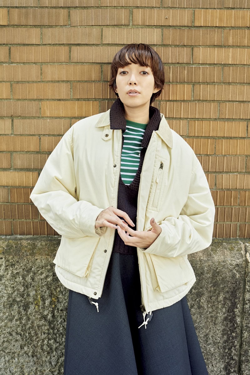 ジャケット¥16,995(フリークス ストア/フリークス ストア渋谷) ニット¥29,700(NKNIT) Tシャツ¥12,100(シップス ナインケース/シップス インフォメーションセンター) スカート¥28,600(ジャーナル スタンダード レサージュ/ジャーナル スタンダード レサージュ 銀座店)