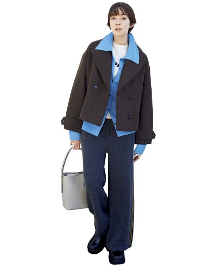 コート¥8,590 (ザラ/ザラ カスタマーサービス) Tシャツ¥7,150(ザ ポーズ/ウィム ガゼット ルミネ新宿店) ニットシャツ¥28,600(ウーア/ジャーナル スタンダード レサージュ 銀座店) パンツ¥24,200(ウーア/Uhr Online Store) バッグ¥35,200(アタオ/スタジオアタオ) ブーツ¥12,900(チャールズ&キース/チャールズ&キース ジャパン)