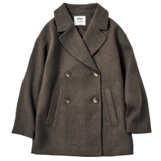 ストレッチが効いたウールライクなメルトンコート。軽量化されたデザインでデイリーに活躍。¥10,989(イッカ)