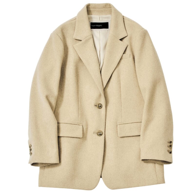 ボックス型のオーバーサイズは着こなしを選ばない汎用性の高さが魅力。¥38,500（ノーリーズソフィー／ノーリーズソフィーアトレ恵比寿店）