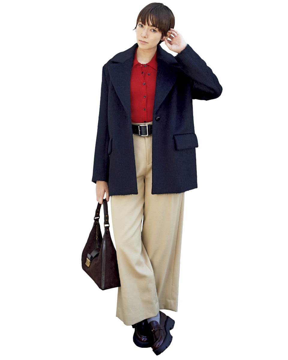 ジャコット¥262,000（デ·プレ）　ポロニット¥3,990（ジーユー）　パンツ¥47,300（キャバン／キャバン 丸の内店）　ベルト¥15,180（オブラダ／シンチ）　バッグ¥16,900（チャールズ＆キース／チャールズ＆キース ジャパン）