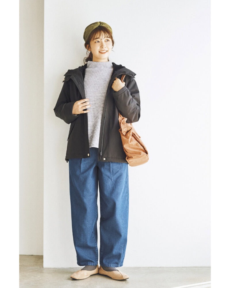 コート¥2,200、プルオーバー¥770、デニムパンツ¥990(すべてシーズン リーズン バイ リン アンド レッド/しまむら) 靴、バッグ、カチューシャ(しまむら参考商品)