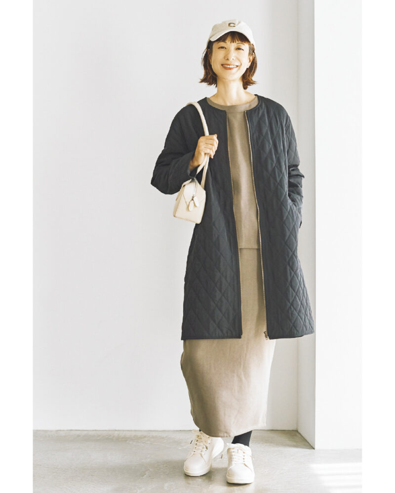 コート¥2,200、セットアップ¥1,100（ともにシーズン リーズン バイ リン アンド レッド／しまむら）　キャップ、靴、バッグ（しまむら参考商品）