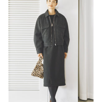 コート¥2,200、ワンピース¥770（ともにシーズン リーズン バイ リン アンド レッド／しまむら）　靴、バッグ、ネックレス（しまむら参考商品）